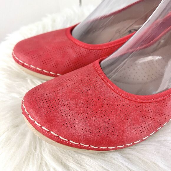 GC Shoes Kiana Red Vegan Leather Laser Cut Round Toe Ballet Flats Womens 9W Boho - Picture 2 of 8